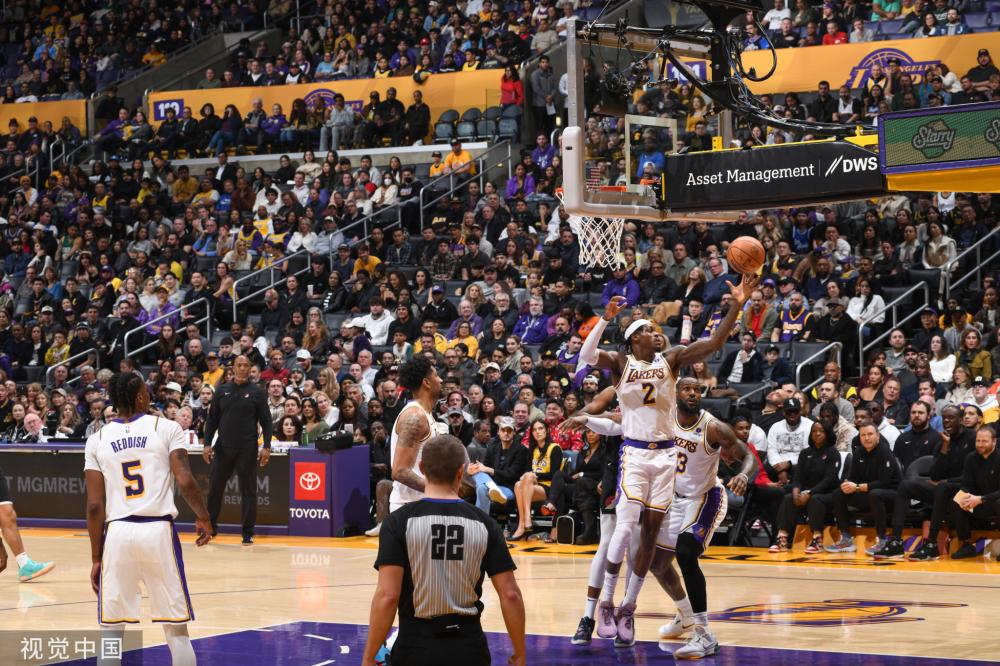 位球员在比 位球员在比