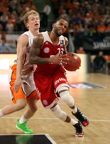 在攻防两端 在攻防两端